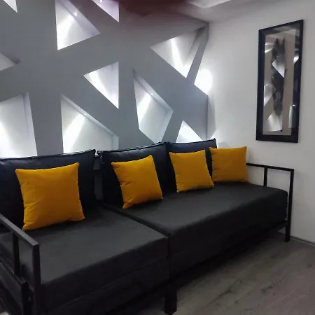 Apartment Triangle *
