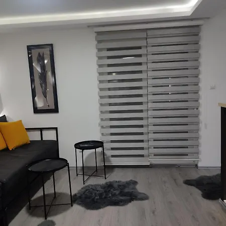 Apartment Triangle *