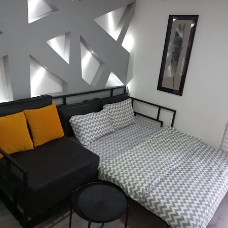 Apartment Triangle *