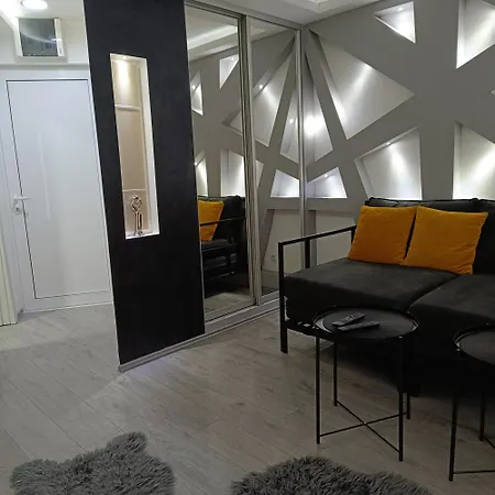 Triangle Apartment
